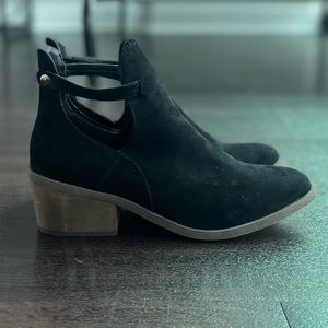 Mixx Shuz Black Ankle Booties